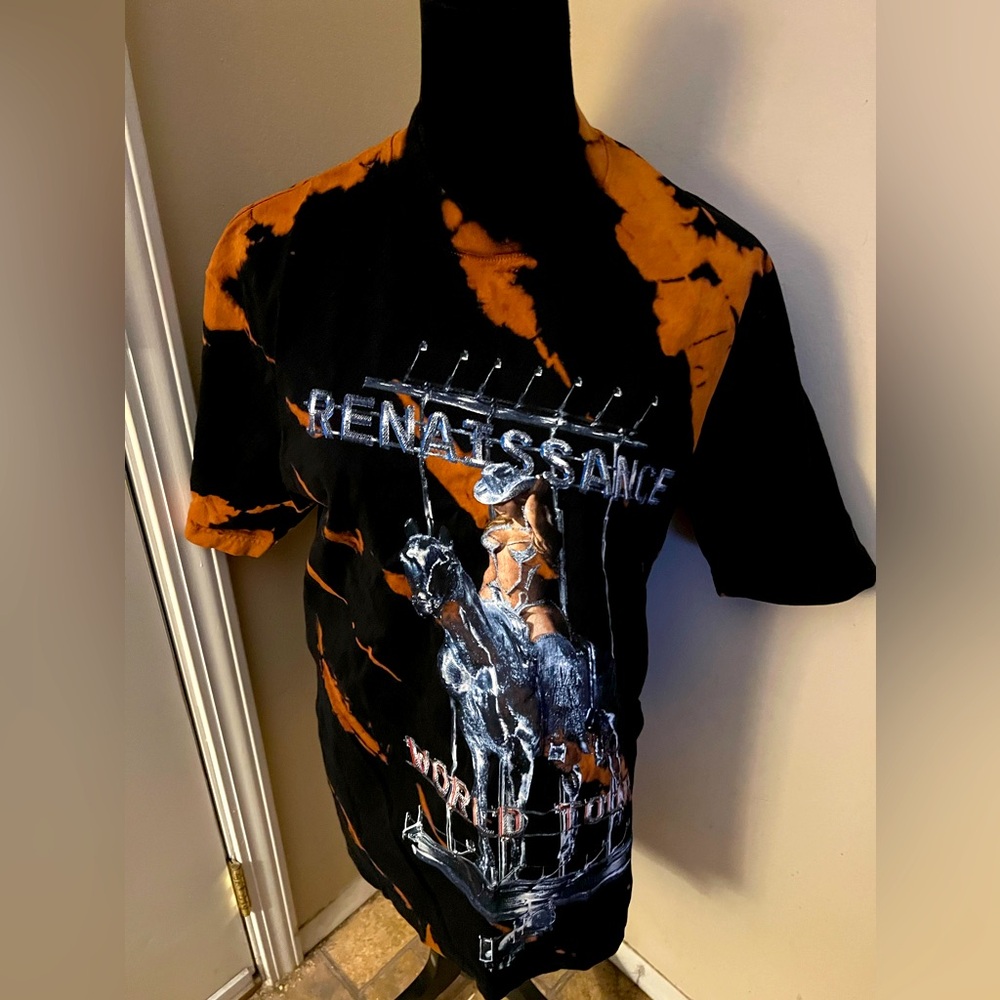 Licensed Beyonce Renaissance Tour 2023 , custom tie dyed,
Size medium, unisex